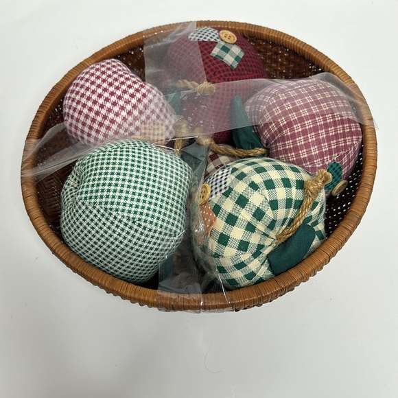 Sewing Basket | Vintage WEAVED Basket Full of 6 Handmade Pumpkins | Table Decor - Picture 6 of 6